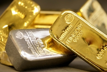 Золото впало у вівторок до 3-місячного мінімуму на прогресі в Україні 